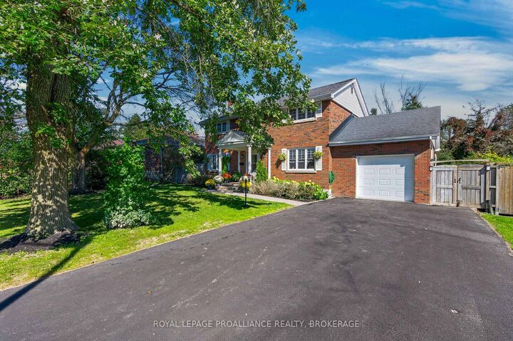 Property Photo:  289 Avenue Road  ON K7M 1C8 