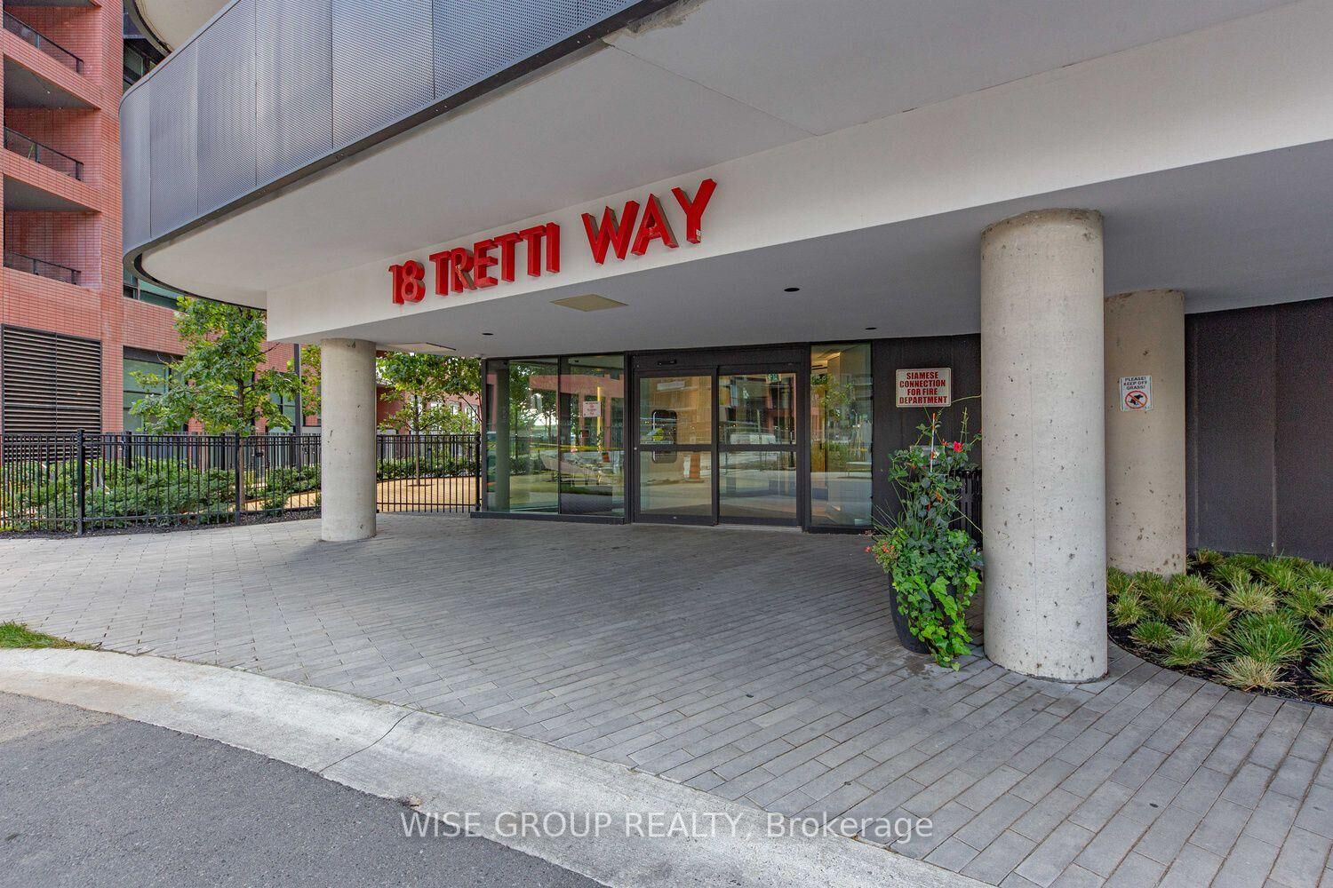 Property Photo:  18 Tretti Way 910  ON M3H 0E4 