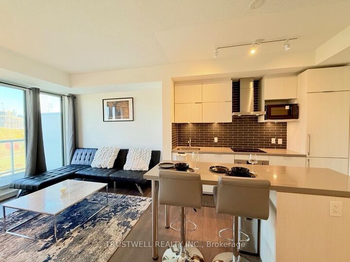 Property Photo:  10 Rouge Valley Drive W 524  ON L6G 0G9 