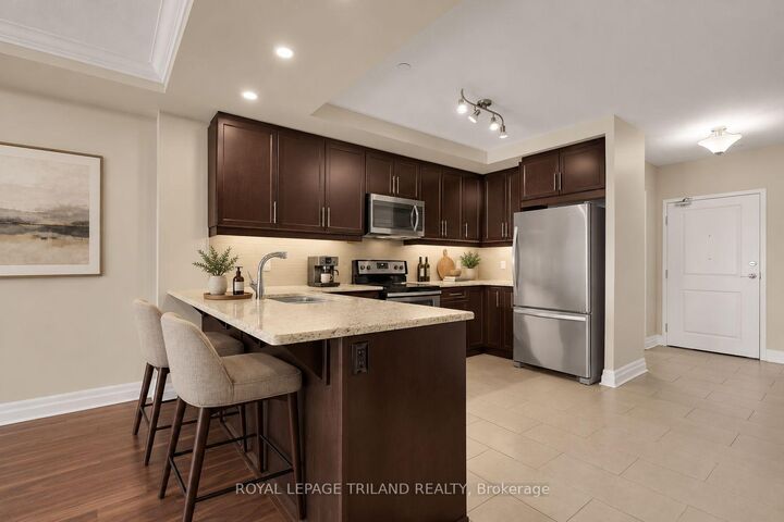 Property Photo:  260 Villagewalk Boulevard 801  ON N6G 0W6 