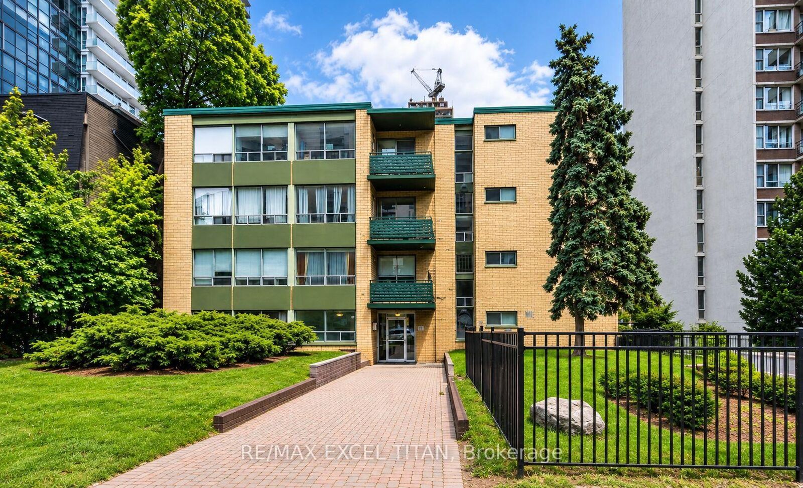 Property Photo:  77 Erskine Avenue 111  ON M4P 1Y5 