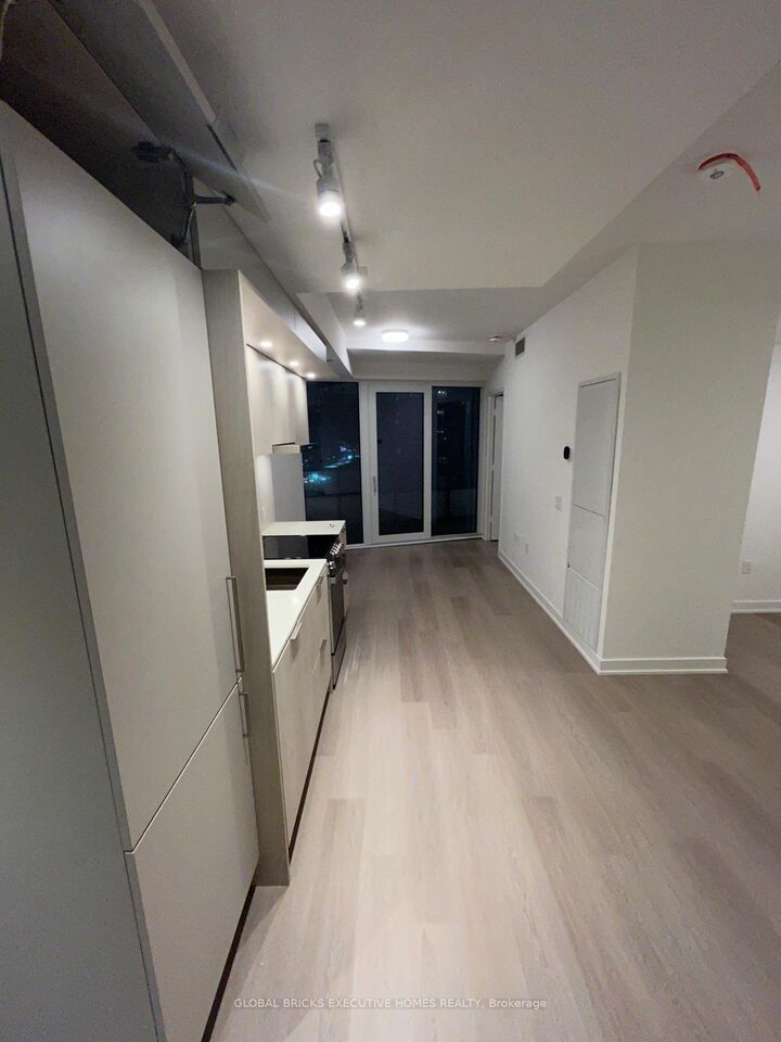 Property Photo:  448 Burnhamthorpe Road W 804  ON L5B 0R4 