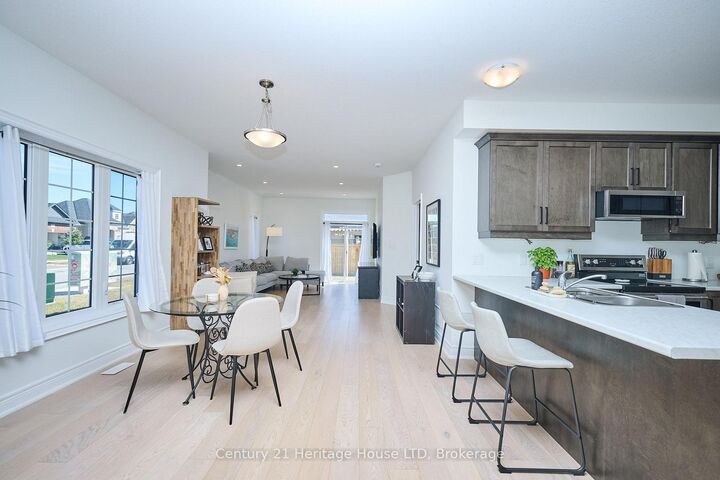 Property Photo:  439 Viking Street Upper  ON L2A 4J2 