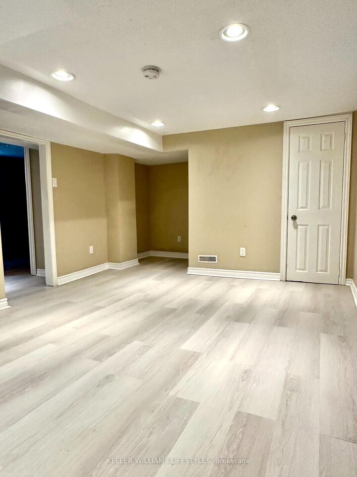 Property Photo:  678 Oxford Street E  ON N5Y 3J5 