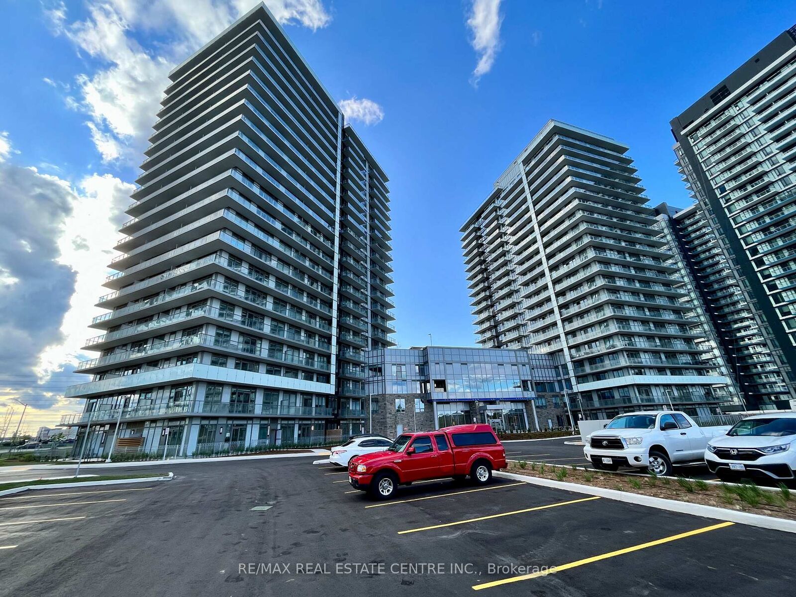 Property Photo:  4655 Metcalfe Avenue 1101  ON L5M 0Z7 