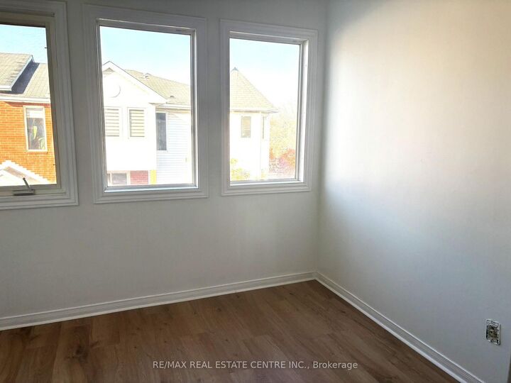 Property Photo:  52A Wylie Circle 143  ON L7G 5L9 