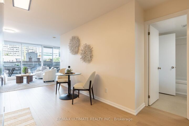 Property Photo:  111 Elizabeth Street 627  ON M5G 1P7 
