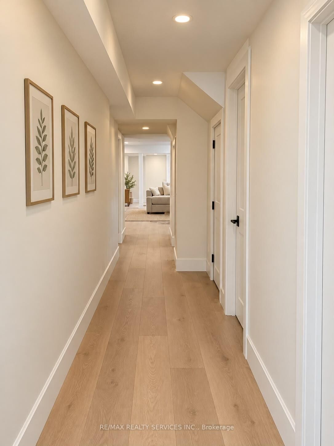 Property Photo: 62 Tweedhill Avenue Lower ON L7C 4K2