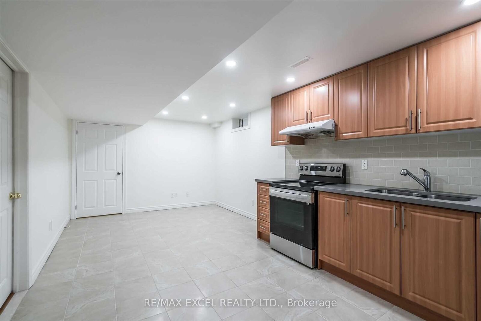 Property Photo:  125 Mary Pearson Drive Bsmt  ON L3S 3E9 