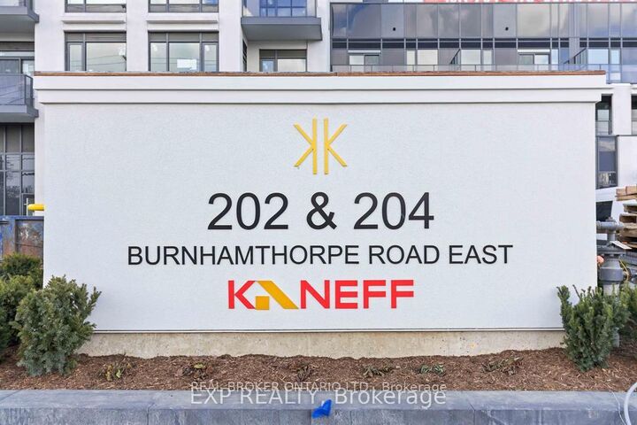 Property Photo:  204 Burnhamthorpe Road E 1306  ON L5A 0B3 