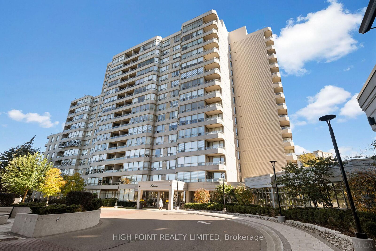 Property Photo:  11 Townsgate Drive 915  ON L4J 8G4 