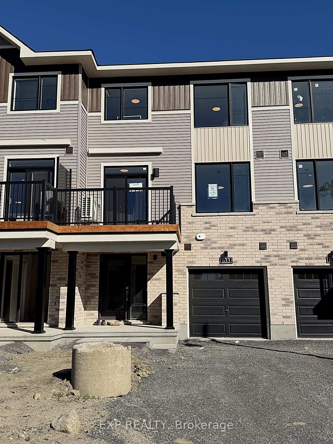 Property Photo:  633 Moonglade Crescent  ON K2J 7N2 