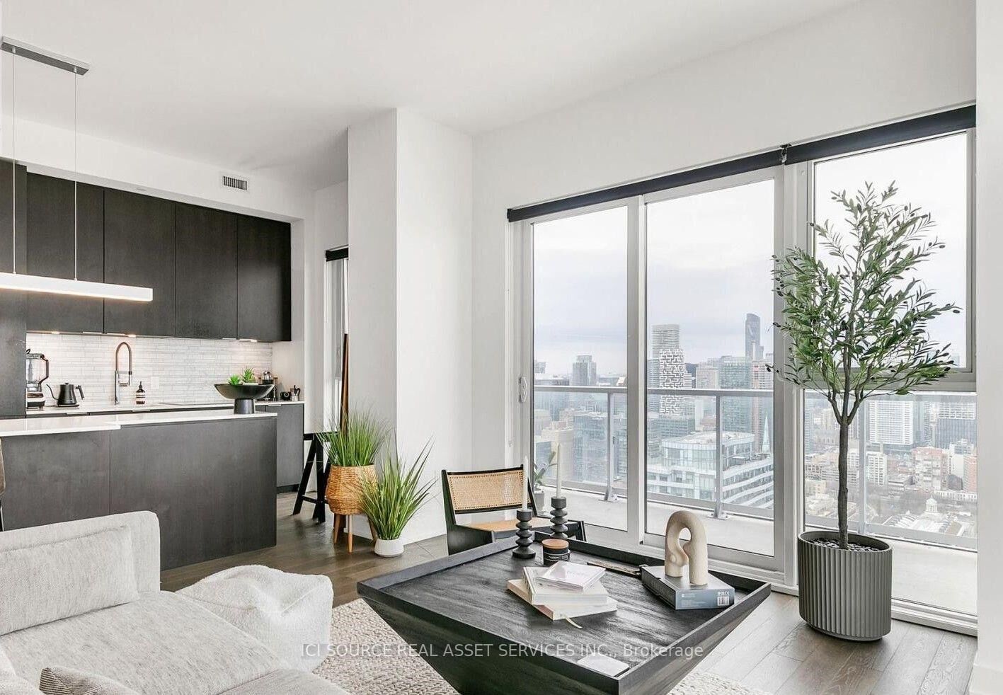 Property Photo:  15 Lower Jarvis Street 4005  ON M5E 1R7 