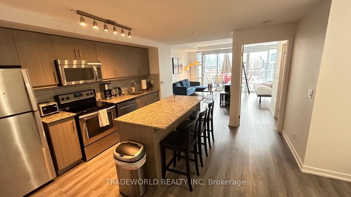 Property Photo:  10 Willison Square Ph7  ON M5T 0A8 