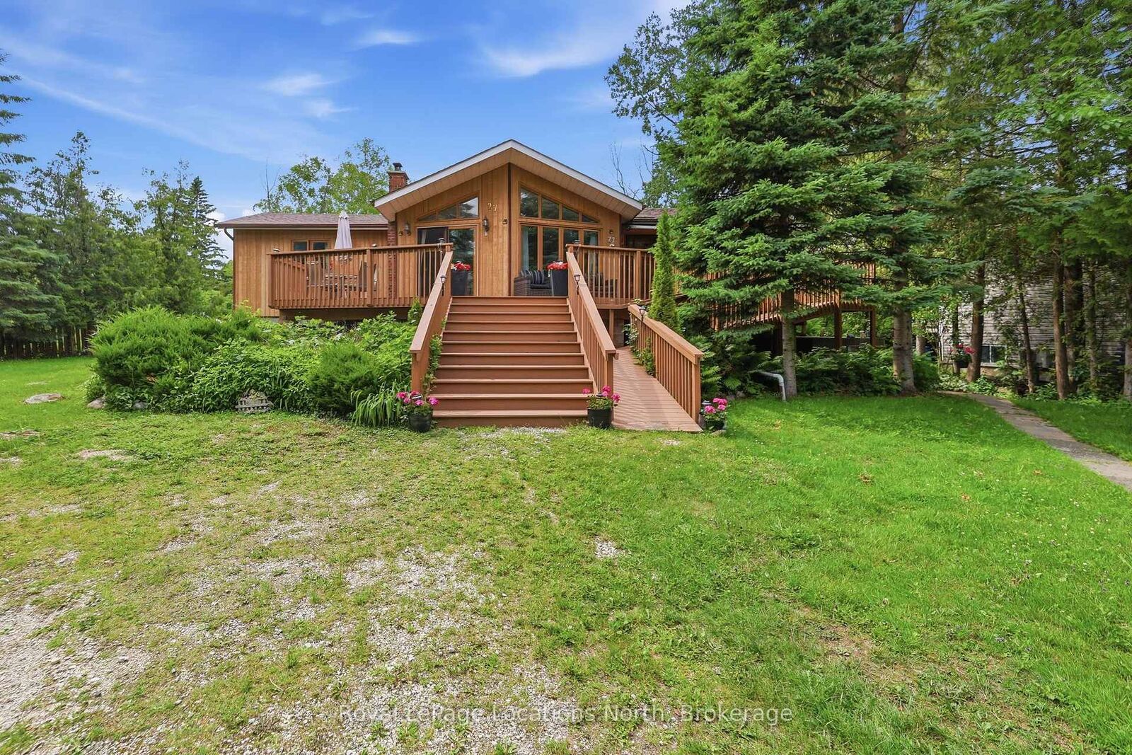 Property Photo:  27 York Street  ON L9Y 3Z1 