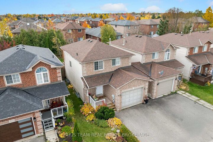 Property Photo:  301 Dunsmore Lane  ON L4M 7A8 