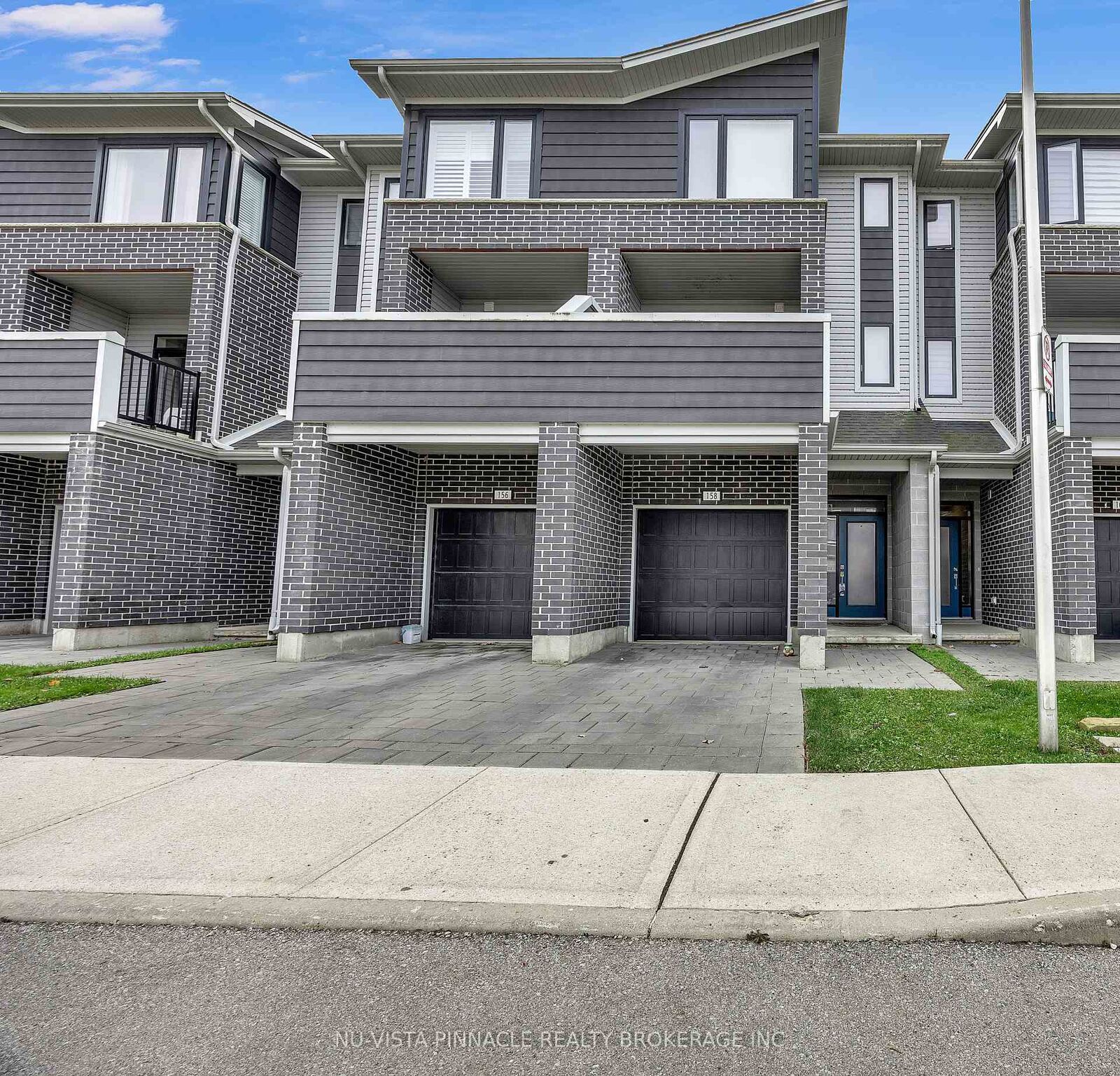 Property Photo:  177 Edgevalley Road 158  ON N5V 0C5 