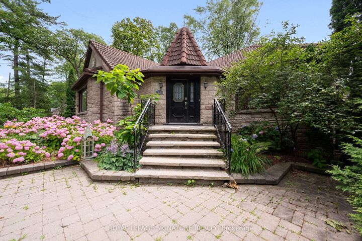 Property Photo:  2234 Gordon Drive  ON L5B 1S9 