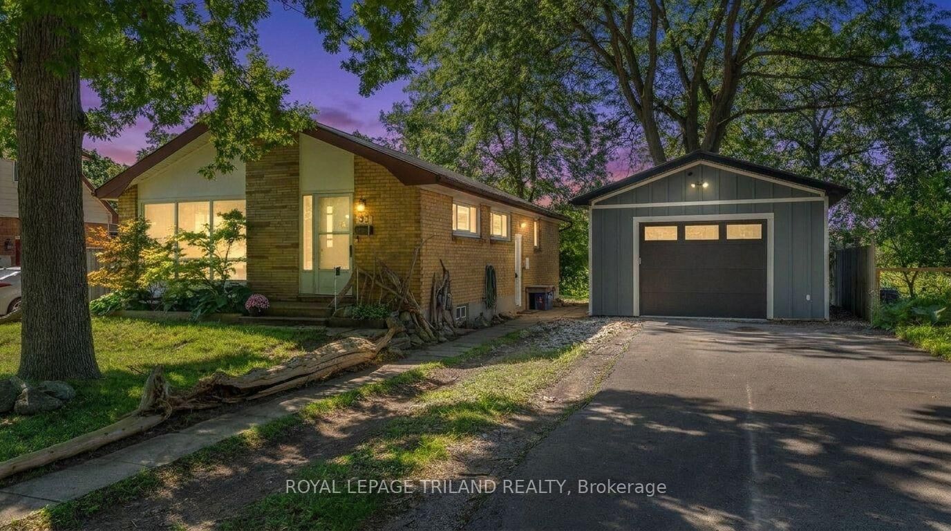 Property Photo:  93 Manitoulin Drive  ON N5W 1M5 
