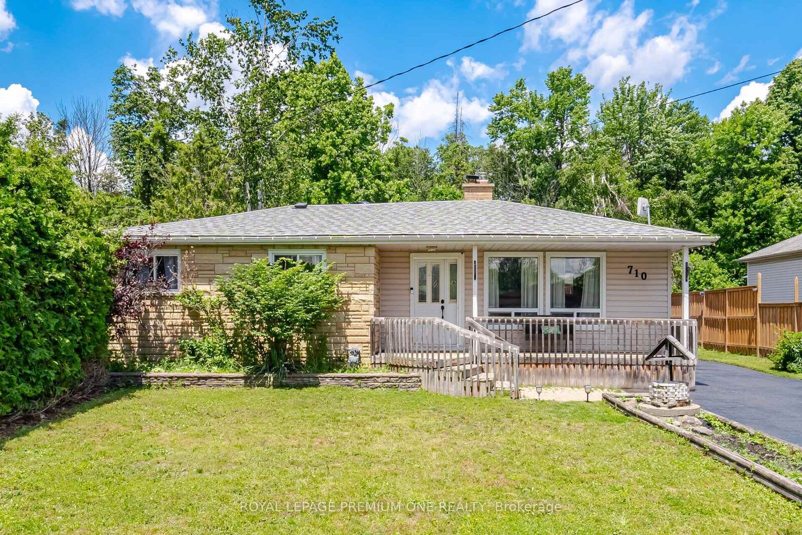 Property Photo:  710 Rose Lane  ON L9S 2H4 