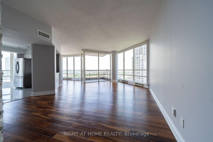 Property Photo:  45 Kingsbridge Garden Circle 1910  ON L5R 3K4 
