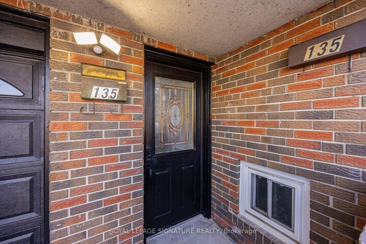 Property Photo:  135 Cabana Drive Lower  ON M9L 1L1 