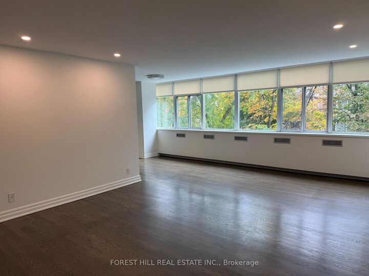 Property Photo:  561 Avenue Road 305  ON M4V 2J8 