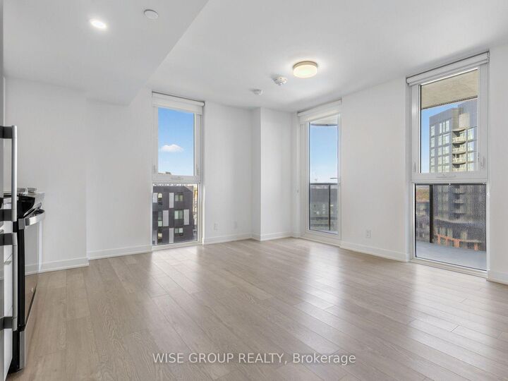 Property Photo:  18 Tretti Way 1210  ON M3H 0E4 