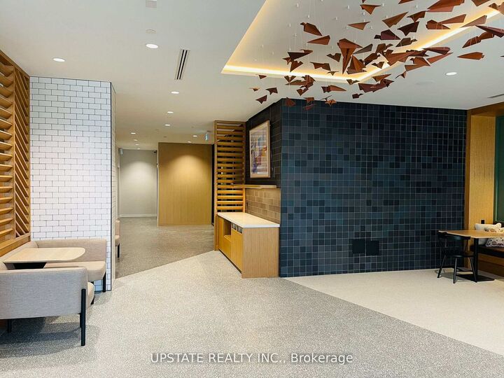 Property Photo:  2495 Eglinton Avenue W 1909  ON L5M 2T2 