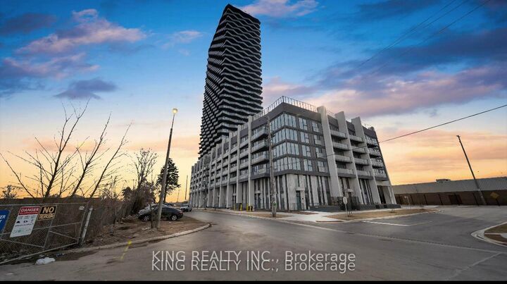 Property Photo:  36 Zorra Street 529  ON M8Z 0G5 