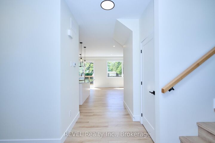 Property Photo:  4652 Belfast Avenue Upper Unit  ON L2E 4G3 