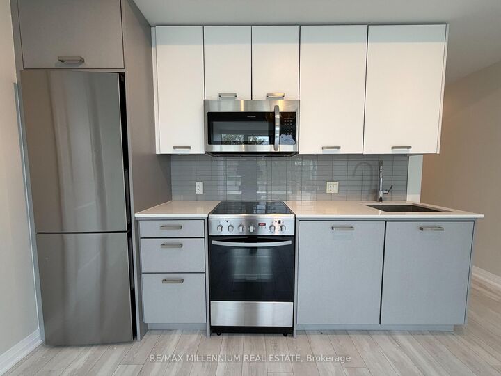 Property Photo:  1630 Queen Street E 608  ON M4L 0B3 