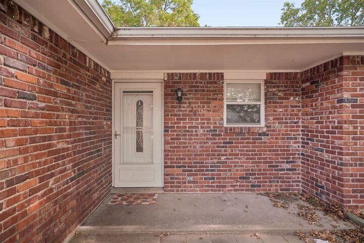 Property Photo: 520 Queens Road OK 74403