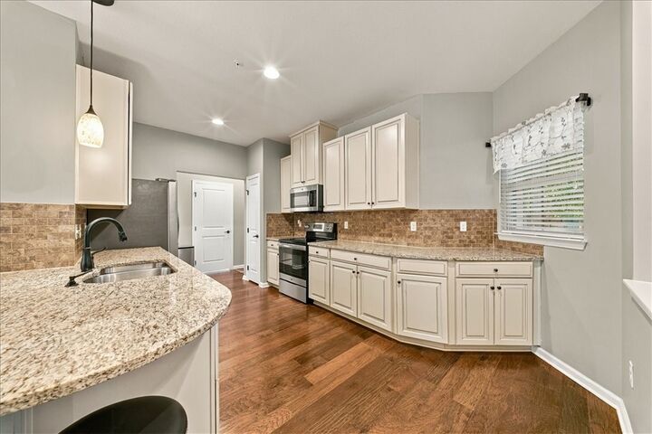 Property Photo: 2000 Connecticut Ln PA 15143