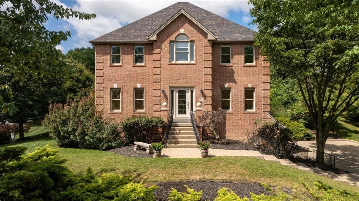 Property Photo: 701 Placid Ct PA 15044
