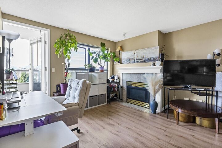 Property Photo:  6611 Cooney Road 1303  BC V6Y 4C5 