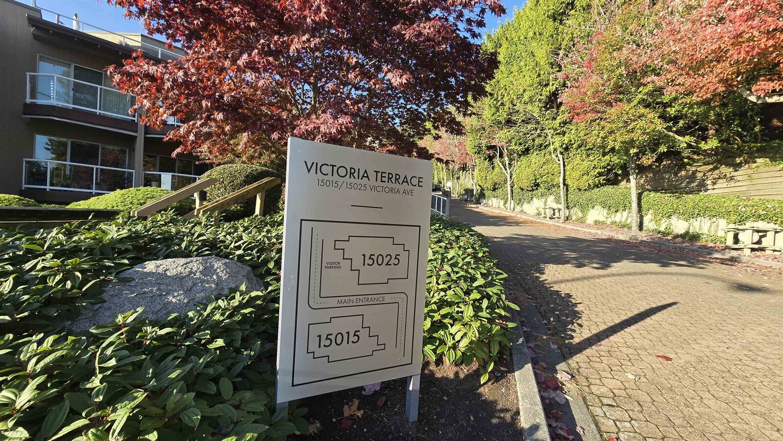 Property Photo: 15025 Victoria Avenue 401 BC V4B 1G2