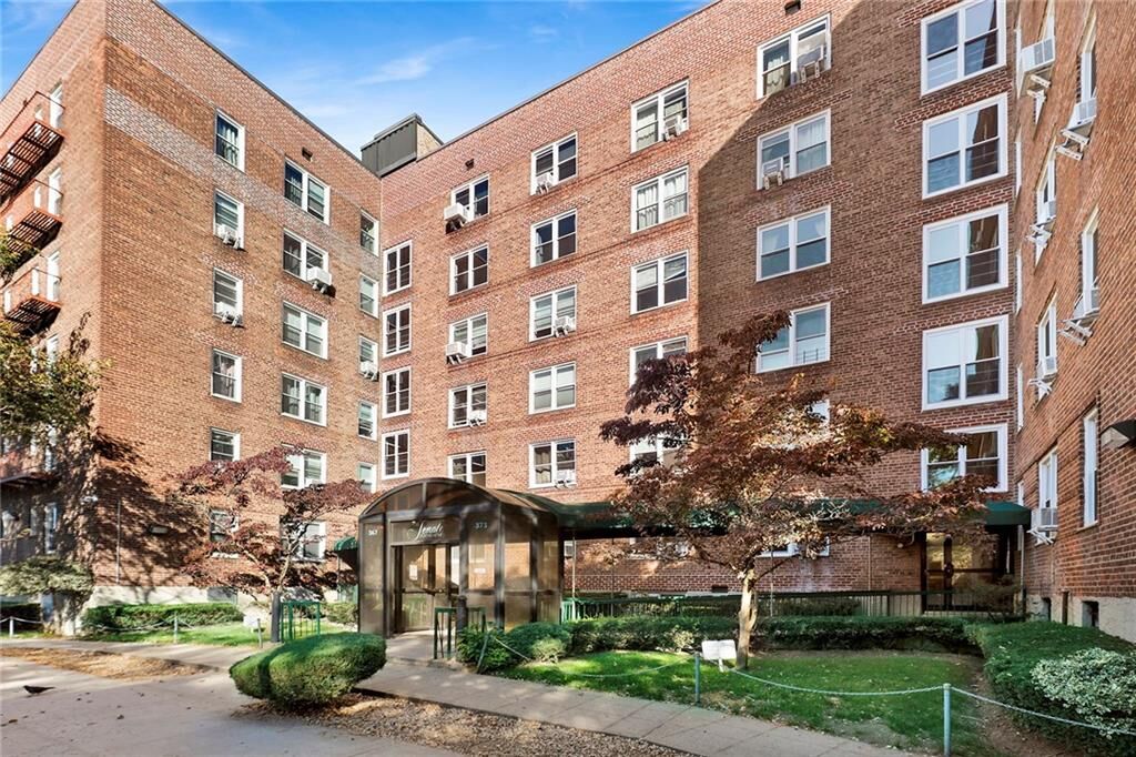 Property Photo: 367 Avenue S 2B NY 11223