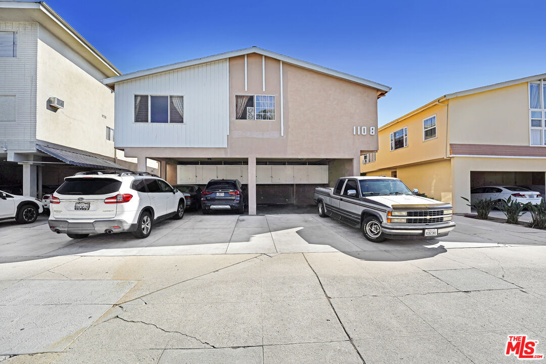 Property Photo:  1108 S Sherbourne Dr, Unit 3  CA 90035 