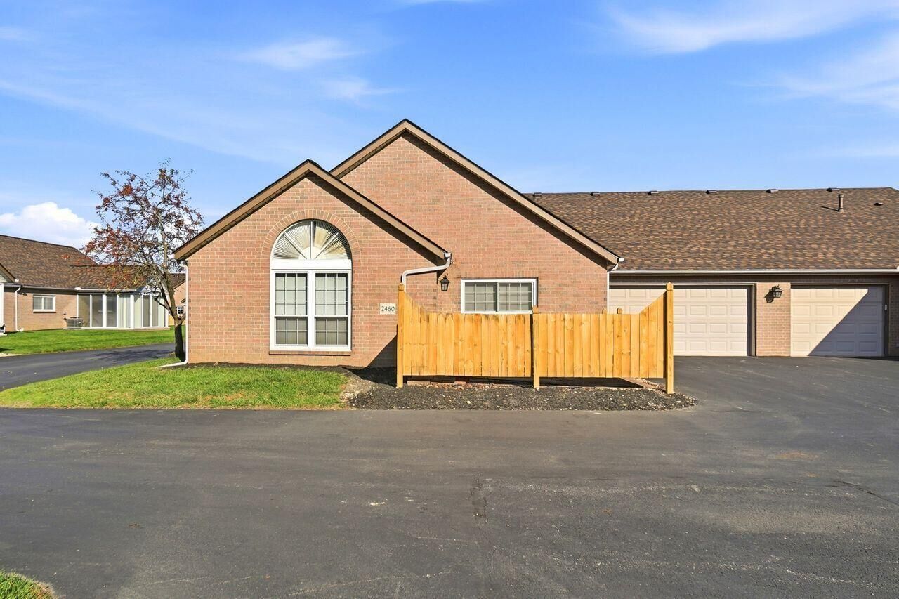 Property Photo: 2460 Meadow Glade Drive OH 43026