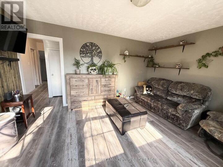 Property Photo:  16 Third Avenue  ON P0K 1L0 
