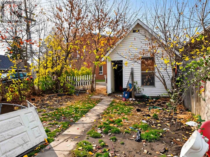 Property Photo: 36 Cathcart St ON P6A 1E1
