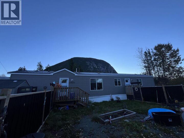 Photo de la propriété:  3925 Simpson Crescent  BC V8G 3M1 