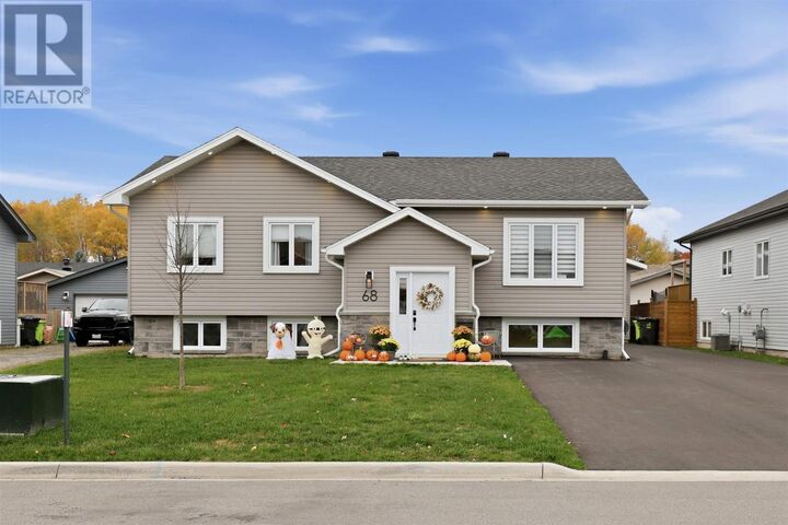 Property Photo: 68 Crestwood Ave ON P6A 6S9