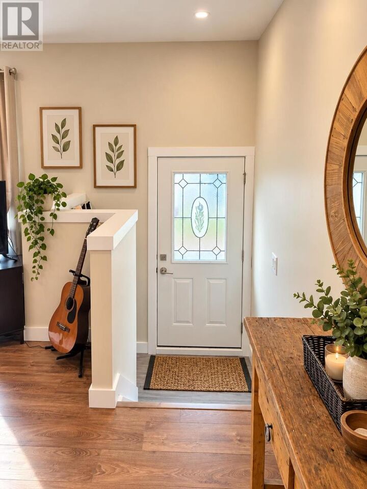 Property Photo:  2 Oak Hill Rd  ON P5A 2E3 