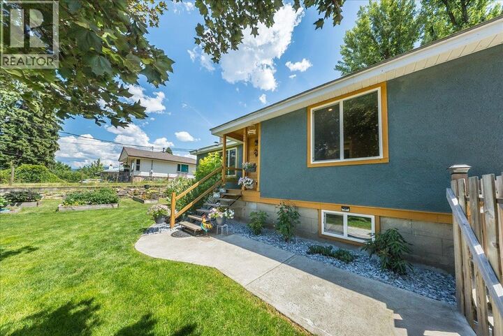 Property Photo: 526 12th Avenue BC V0G 1G0