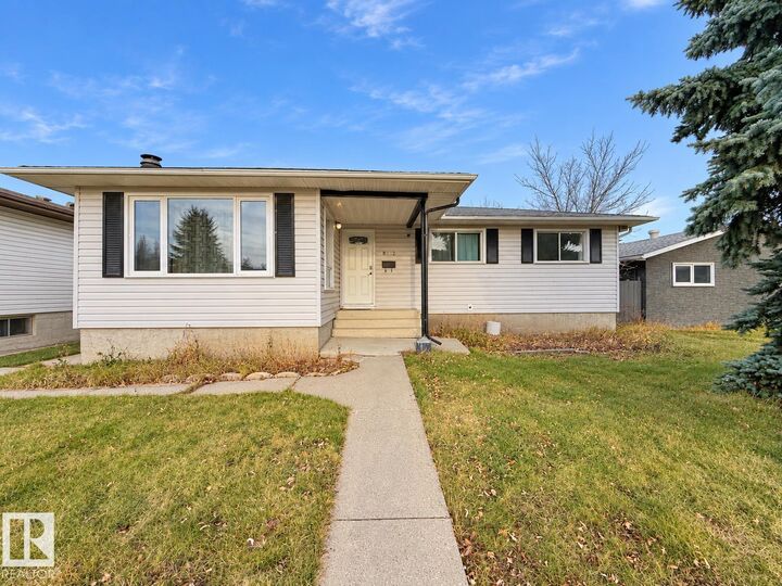 Property Photo:  8412 35 Avenue NW  AB T6K 0C6 