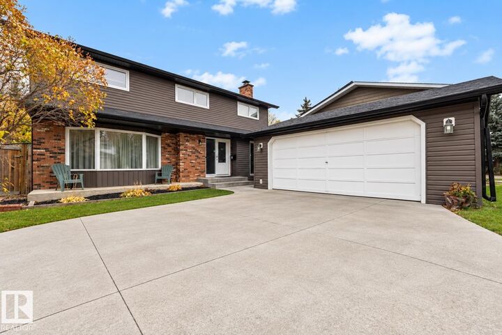 Property Photo:  11233 34A Avenue NW  AB T6J 3M4 