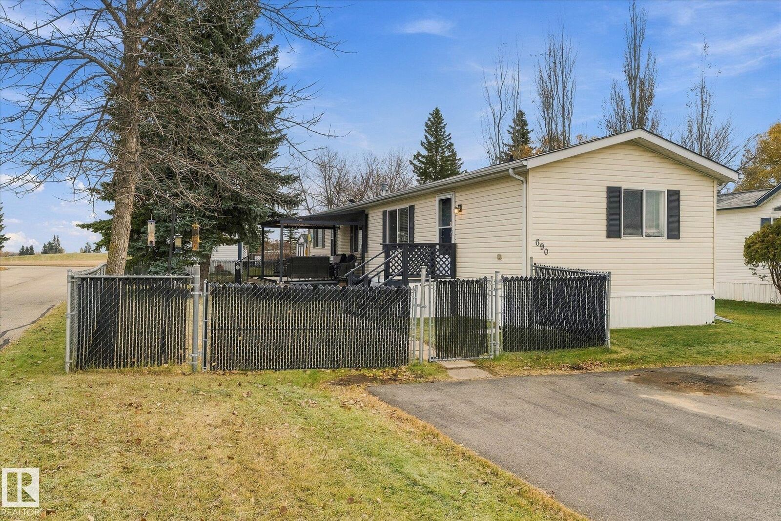 Property Photo:  690 53222 Rge Rd 272  AB T7X 3P8 
