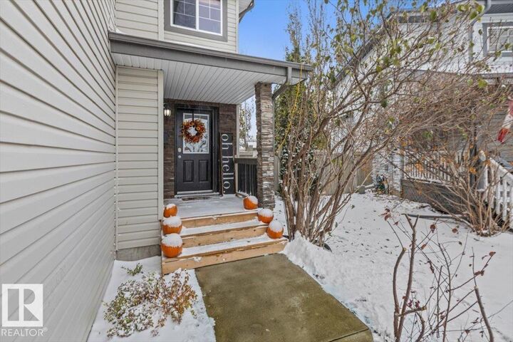 Property Photo: 17 Escada Close AB T8N 6X5